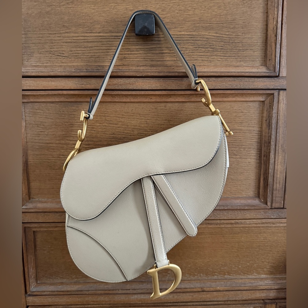 Dior saddle bag. In mint condition. Gold details.